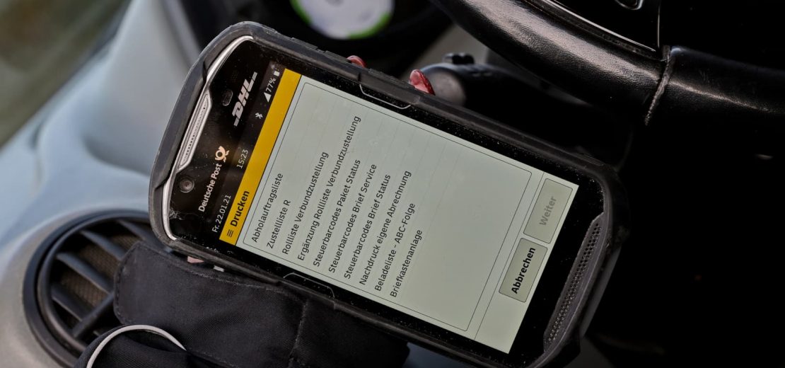 Paketauslieferungsfahrer Scanner