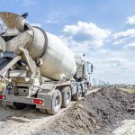 In jeder Hinsicht schwer zu transportieren: Beton Beton auf der Baustelle transportieren