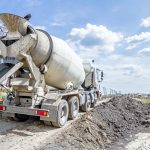 Beton auf der Baustelle transportieren