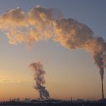 Auch an die Emissionen von Anlagen stellt die Industrieemissions-Richtlinie (IED-Richtlinie) Anforderungen auf.