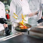 Wann stören Küchengerüche einer Gaststätte? Küchengerüche Gaststätte