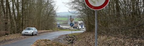 Was tun bei abgestellten Fahrzeugen in Betriebszufahrten von Autobahnen?