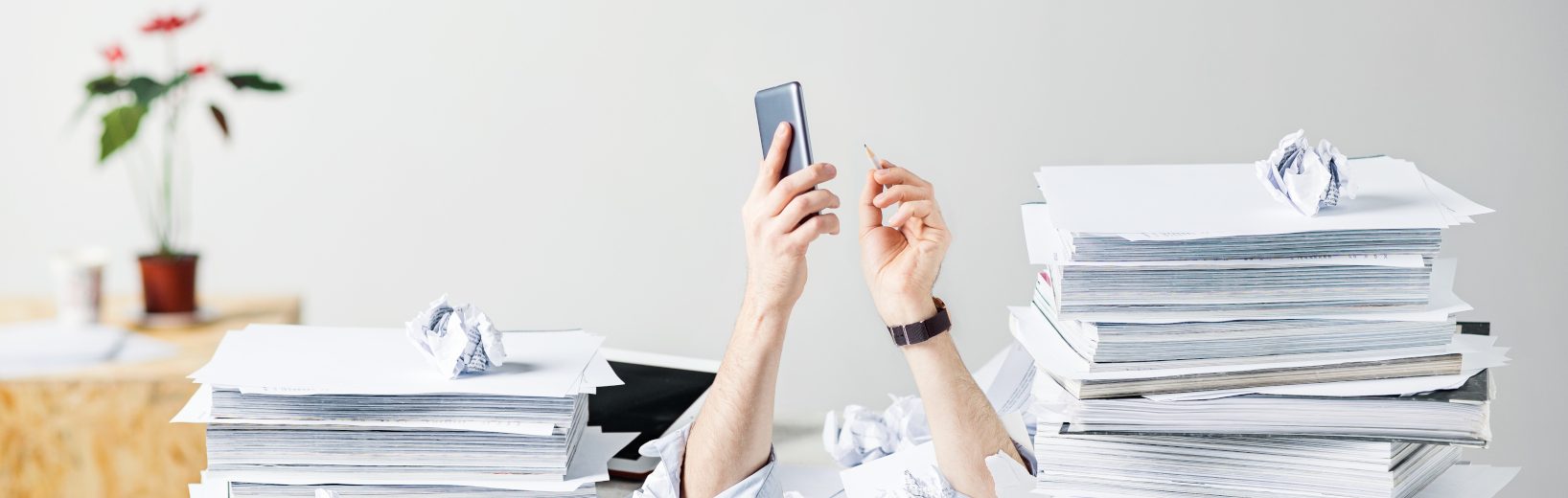 Arbeitsverdichtung ist so weit fortgeschritten, dass Mitarbeiter untergeht.