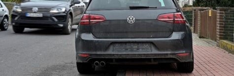 Besteht ein Anspruch der Anwohner auf Einschreiten bei aufgesetztem Gehwegparken?
