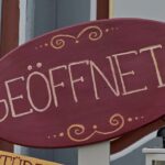 Wie weit reicht die Ausstrahlungswirkung einer Veranstaltung, um eine Öffnung der Verkaufsstellen an Sonn- und Feiertagen zu rechtfertigen?