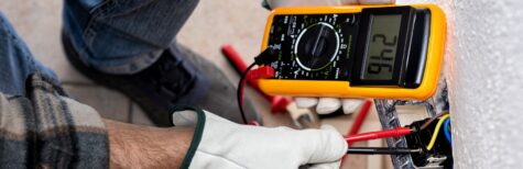 Dürfen berufsfremde Mitarbeiter elektrische Arbeitsmittel prüfen?