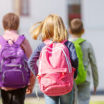 Schulkinder auf dem Weg