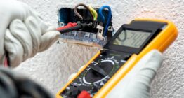 Überblick über die Elektrosicherheit: von den Normen und Vorschriften über die Qualifikationen bis zur BG ETEM