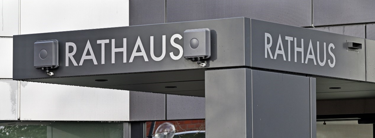 Rechtfertigt ein ungehaltenes Auftreten ein behördliches Hausverbot? Rathaus