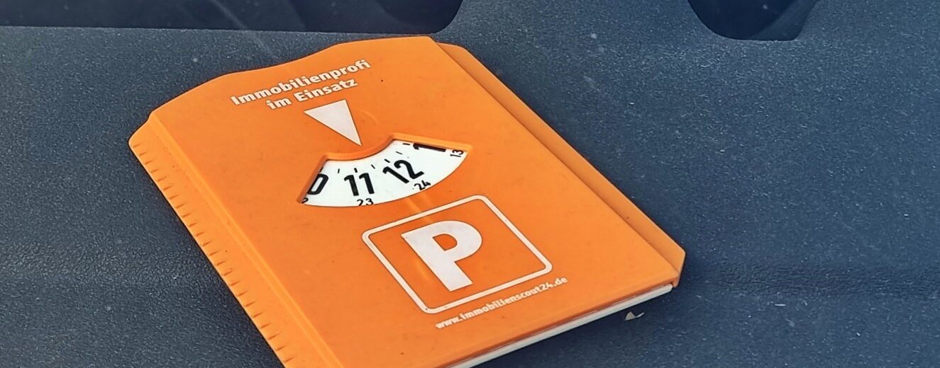 Darf eine Parkscheibe in der Farbe Orange verwendet werden?