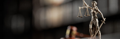 Justitia und Richterhammer