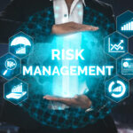 Die EN ISO 12100 „Sicherheit von Maschinen – Allgemeine Gestaltungsleitsätze – Risikobeurteilung und Risikominderung“ ist eine zentrale Norm für die Maschinensicherheit.