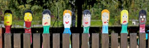 Kann auf den Mindestabstand verzichtet werden, wenn Kinder durch Erwachsene an der Spielhalle vorbeigeleitet werden?