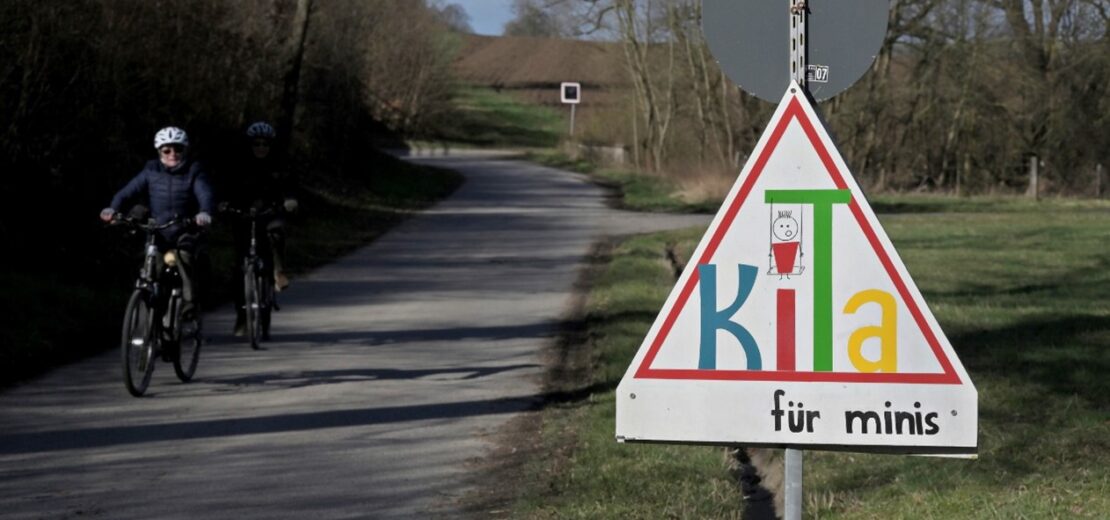 Privat aufgestellte Verkehrszeichen