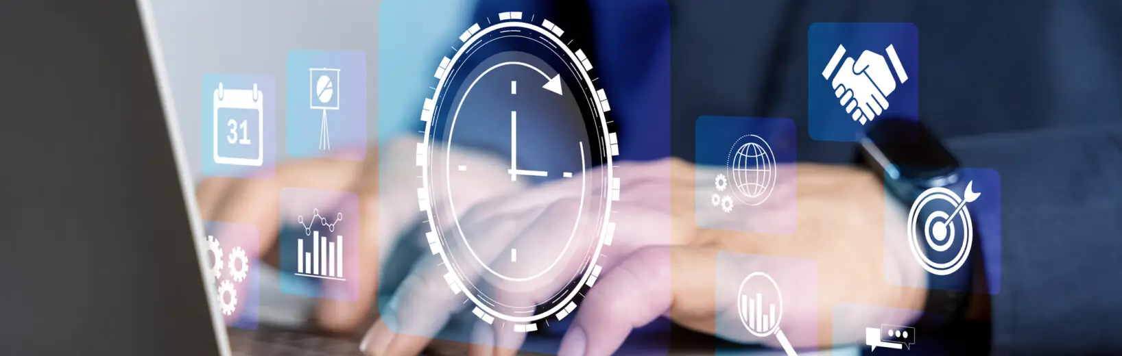 IAF-Vorgabe regelt die Auditzeiten bei Zertifizierungsaudits Eine digitale Uhr ist oberhalb eines Laptops abgebildet, flankiert von unterschiedliche Symbolen wie z.B. ein Kalenderblatt, eine Zielscheibe und einem Balkendiagramm