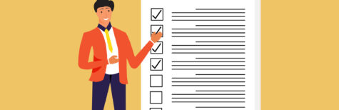 Mann steht neben einer Todo-Liste