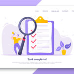 Mann freut sich, dass er alle Punkte seiner Checkliste abgehakt hat