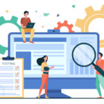 Illustration mit 3 Personen – Mann mit Lupe steht vor Bildschirm