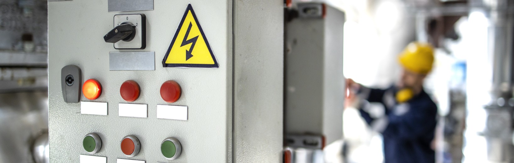 Regeln für Arbeiten in der Nähe unter Spannung stehender bzw. aktiver Teile