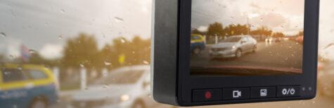 Dashcams können bei Unfällen wichtige Beweise liefern – bei Datenschutzverstößen drohen jedoch hohe DSGVO-Bußgelder.